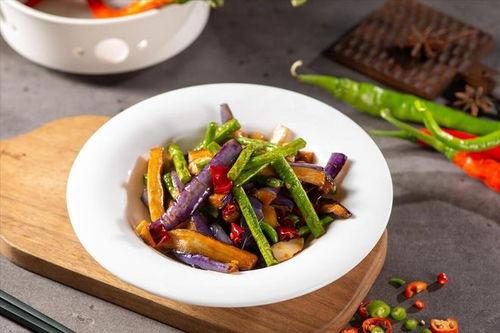 扯辣子茄子吃瓜,辣味茄子与清凉瓜果的夏日美味碰撞