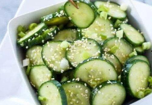 梦到好朋友吃瓜,好友共度瓜香时光