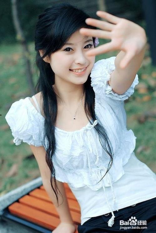 举牌校花吃瓜视频,校花举牌吃瓜，引发网友热议