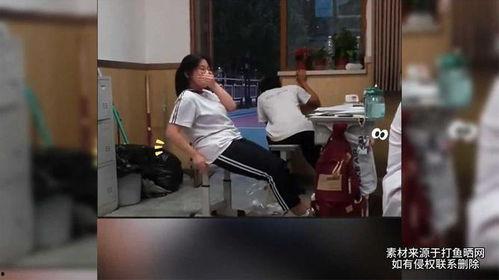 吃瓜被门夹了,生活小插曲引发网友热议