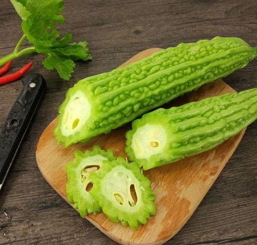 在大殿吃瓜,揭秘宫廷中的闲话与轶事