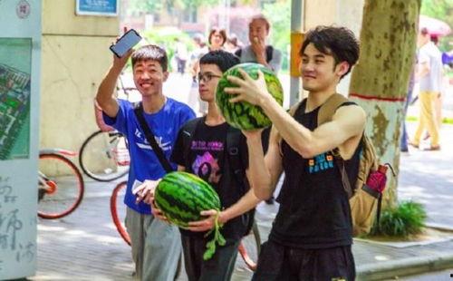 大学吃瓜群,揭秘校园里的“八卦风云”